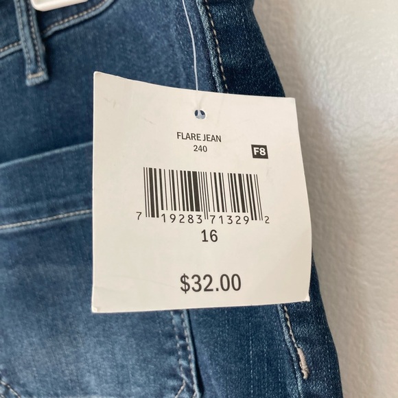 ✨NWT✨ Falls Creek Flare Jeans (Size 16) - Picture 6 of 9